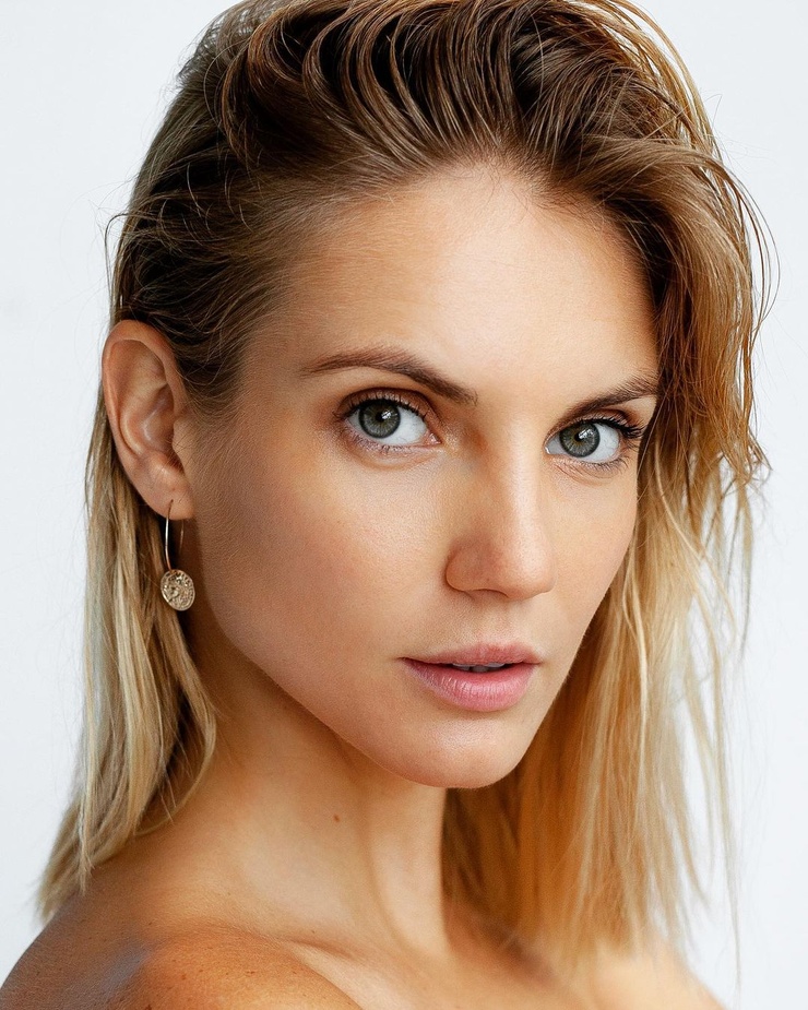 Karolina Wisniewska Karolina Wisniewska