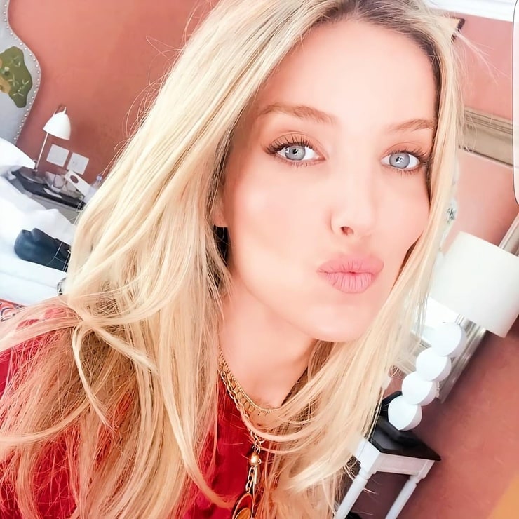 Picture of Annabelle Wallis