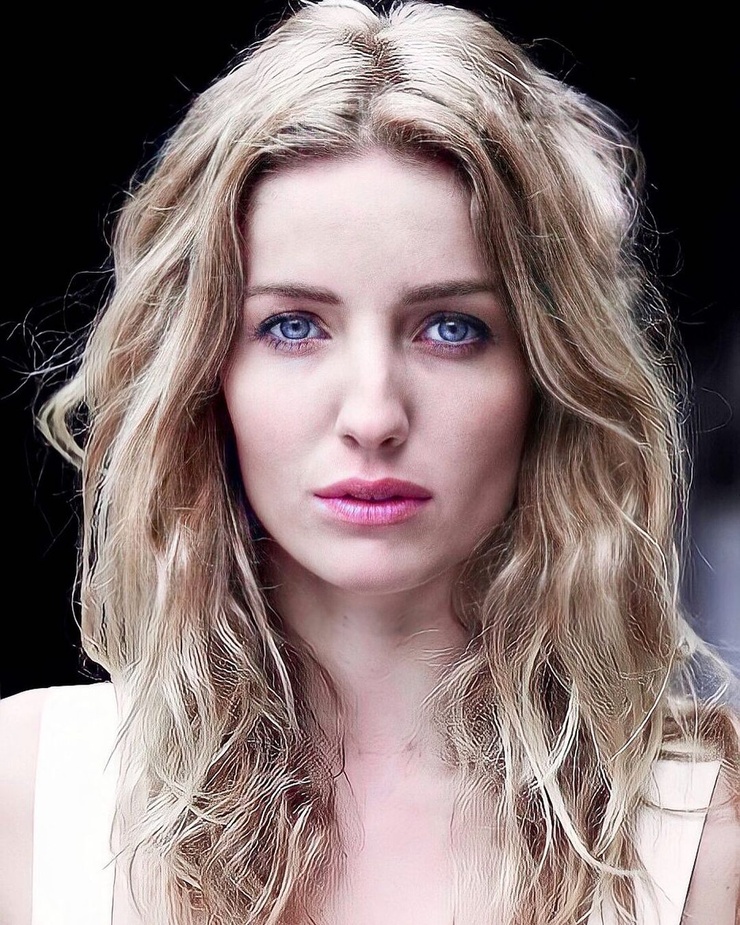 Annabelle Wallis