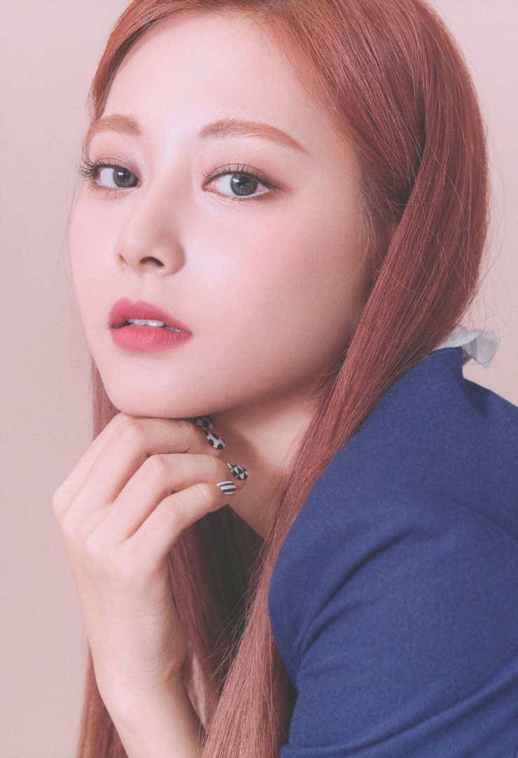 Chou Tzu-yu (Tzuyu) Chou Tzu-yu (Tzuyu)