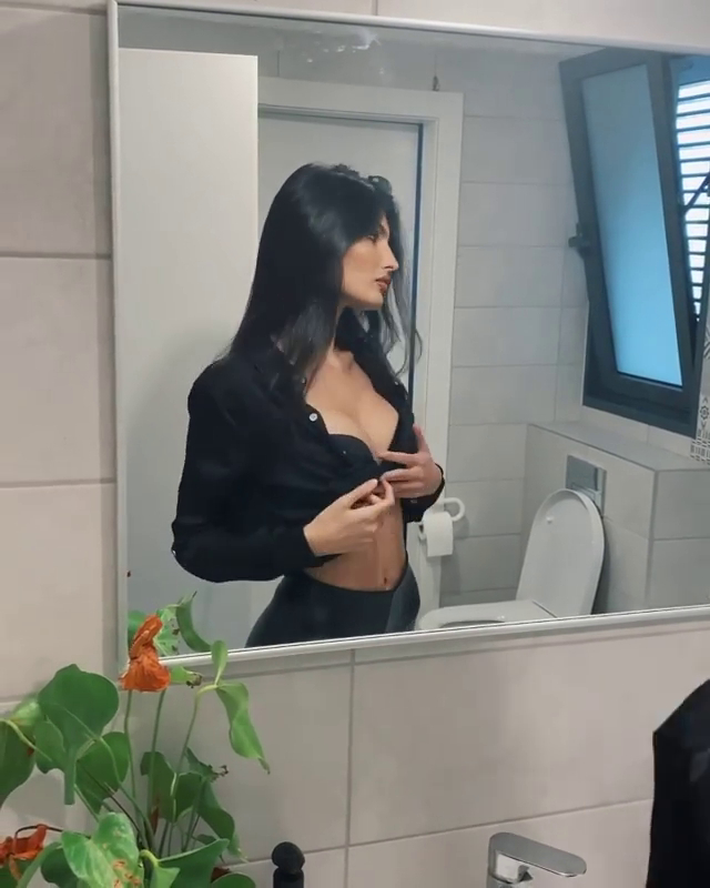 Yael Cohen (model)