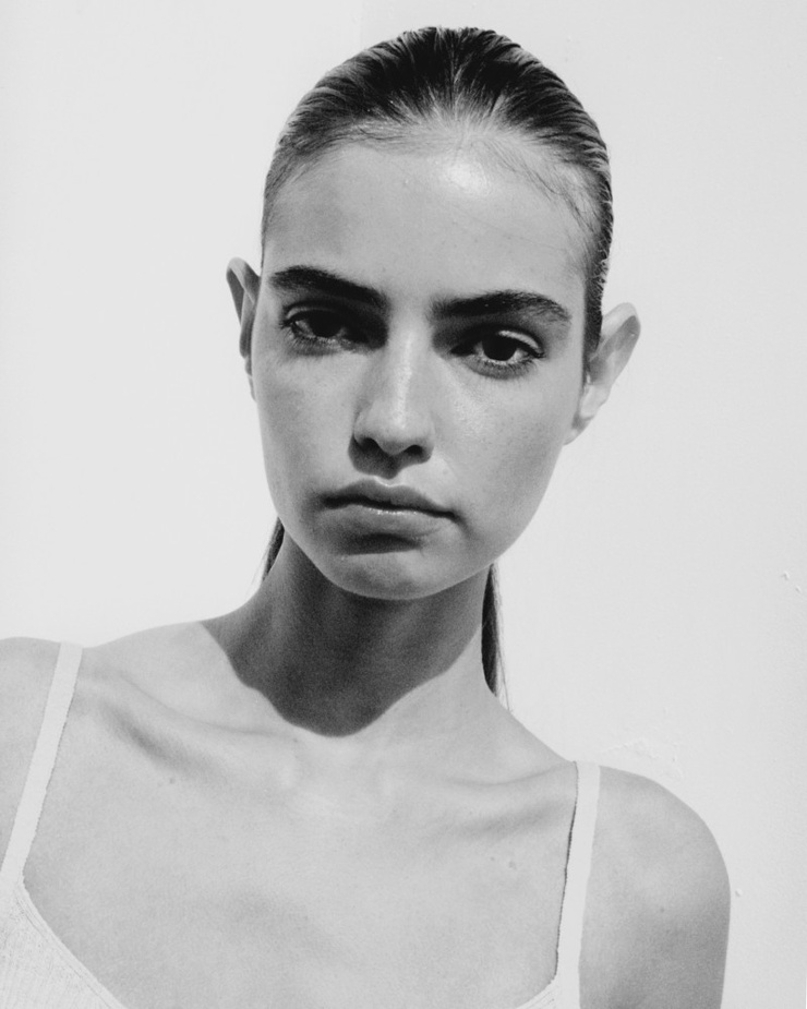 Mia Harcourt