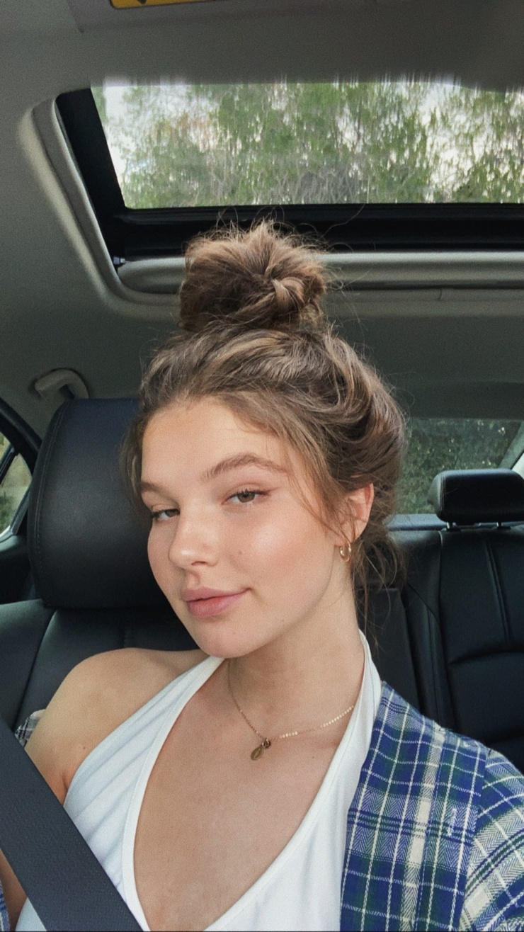 Picture of Ellie Thumann