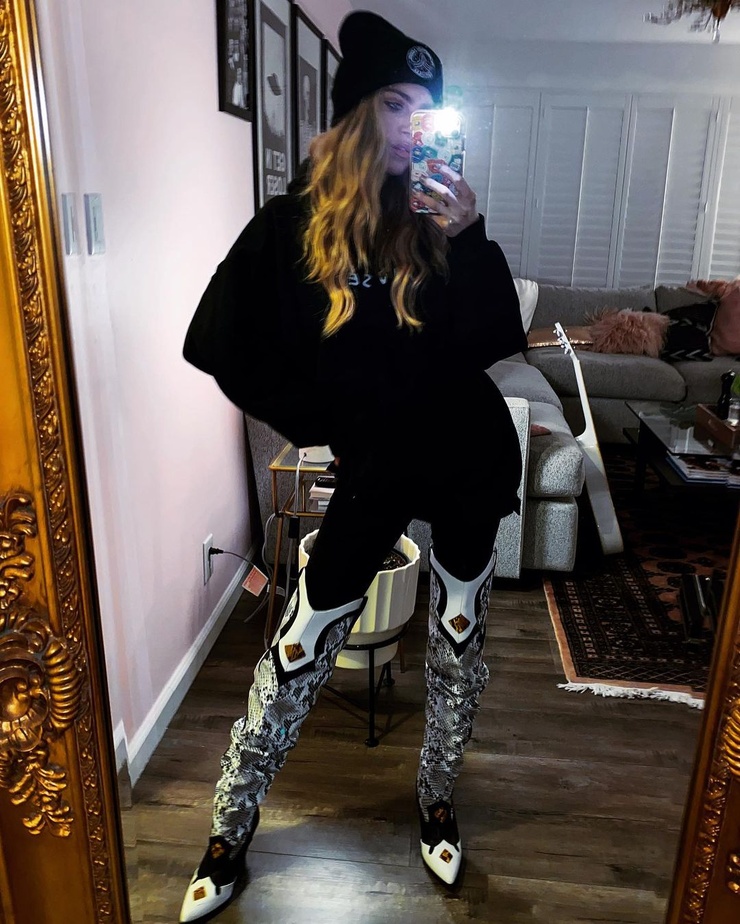Anne Winters