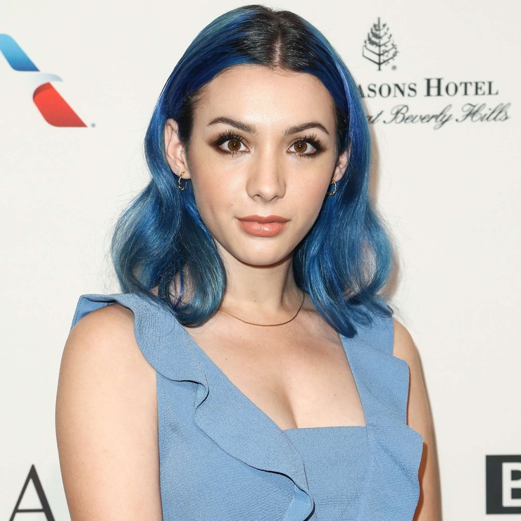 Hannah blue. Ханна с синими волосами.
