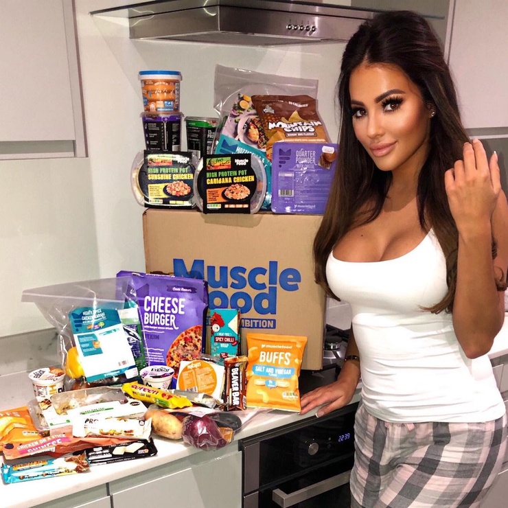 Yazmin Oukhellou
