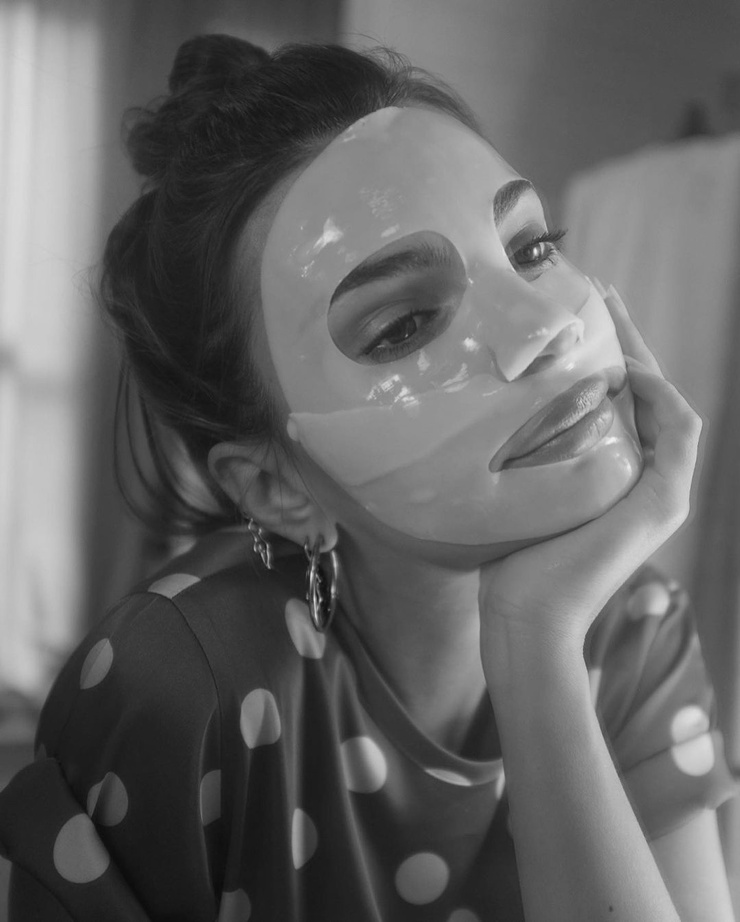 Emily Ratajkowski