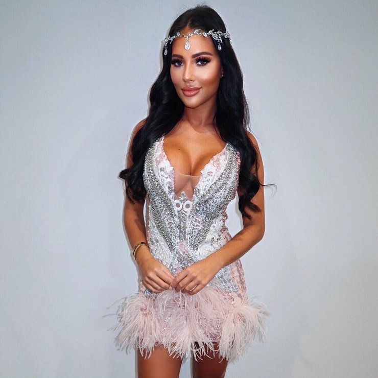 Yazmin Oukhellou
