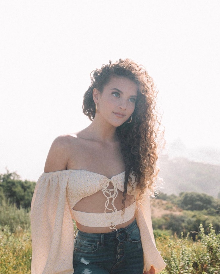 Sofie Dossi Sofie Dossi