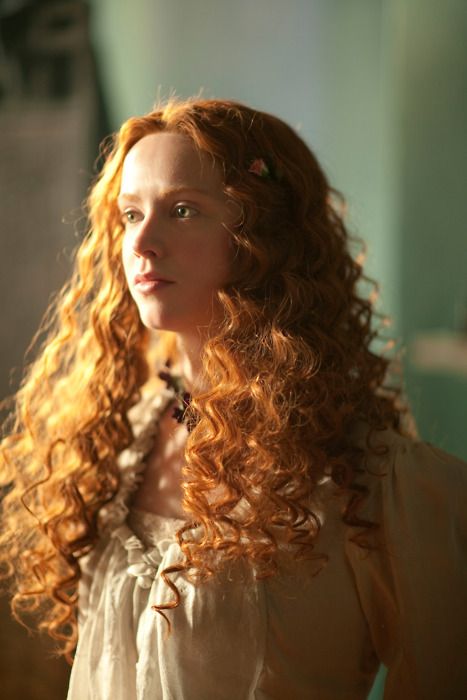 Picture of Amy Manson