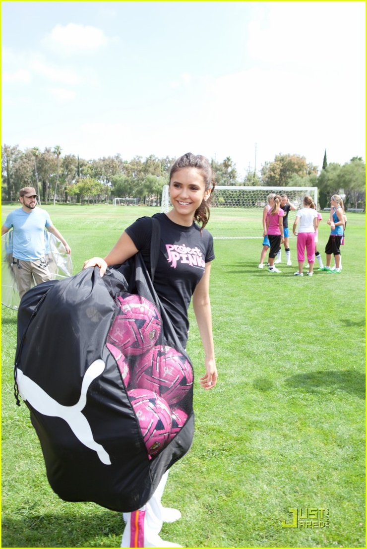 Nina Dobrev