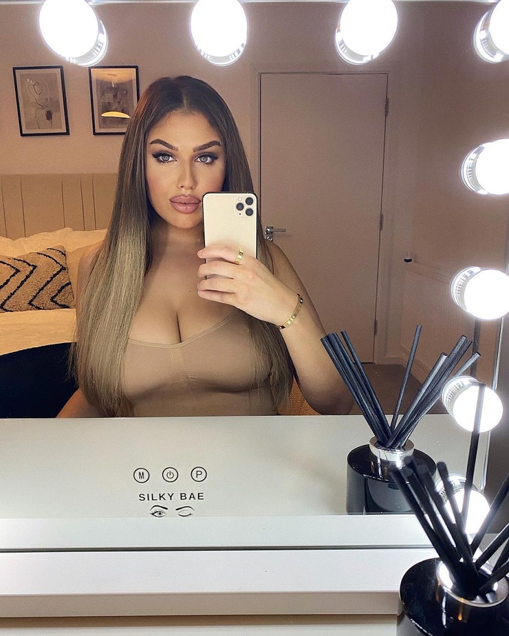 Anna Vakili