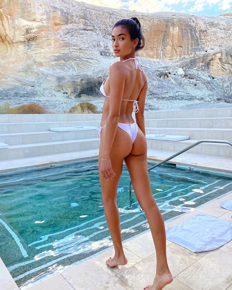 Kelly Gale Kelly Gale
