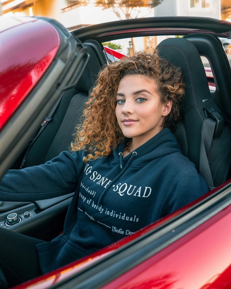 Sofie Dossi Sofie Dossi