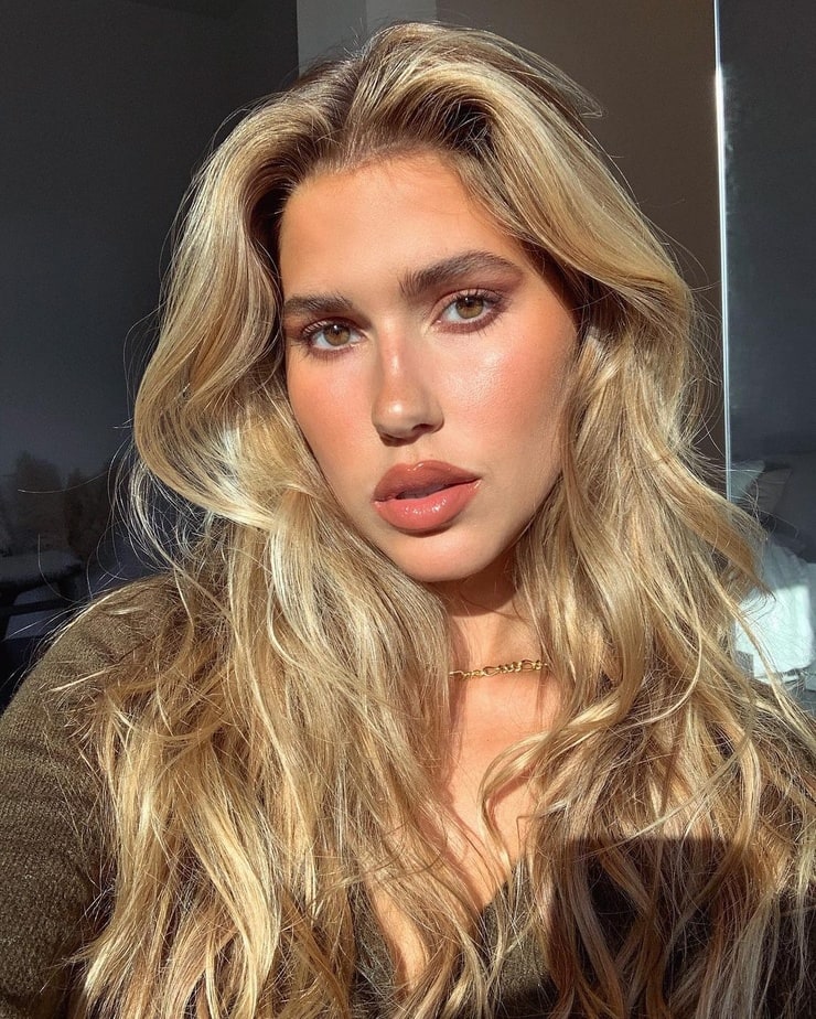 Picture of Kara Del Toro