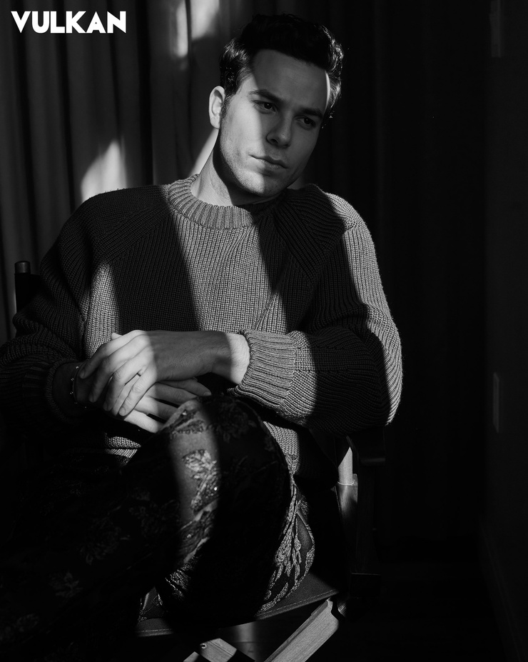 Skylar Astin
