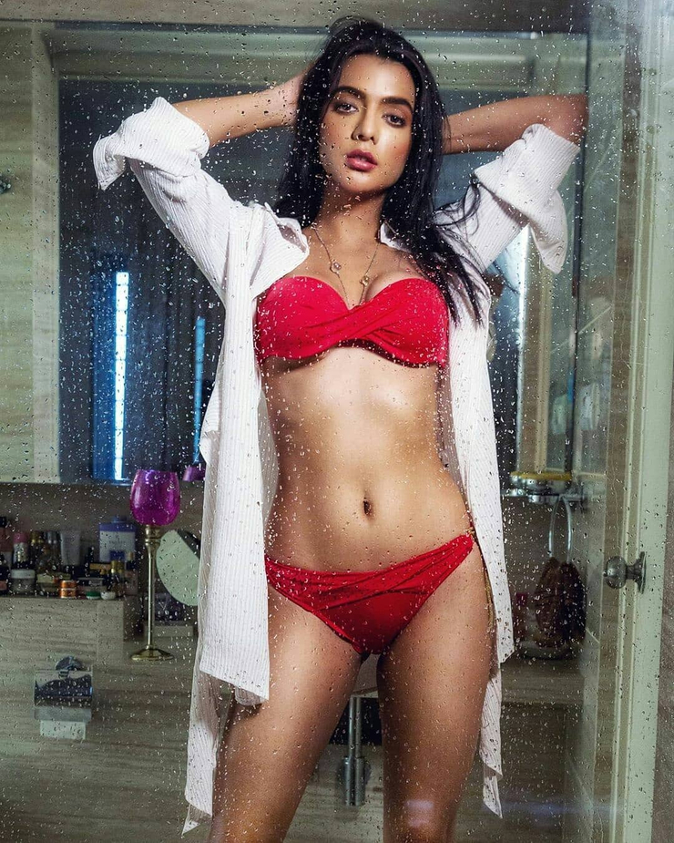 Ruhi Singh Ruhi Singh