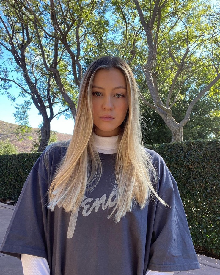 Ava Sambora