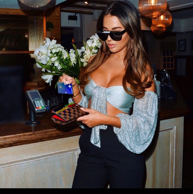 Yazmin Oukhellou