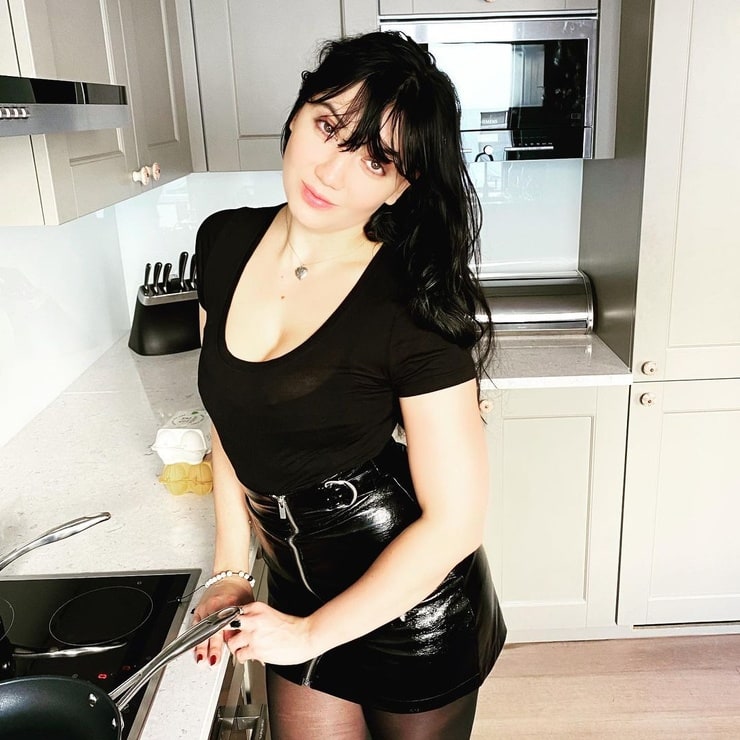 Daisy Lowe