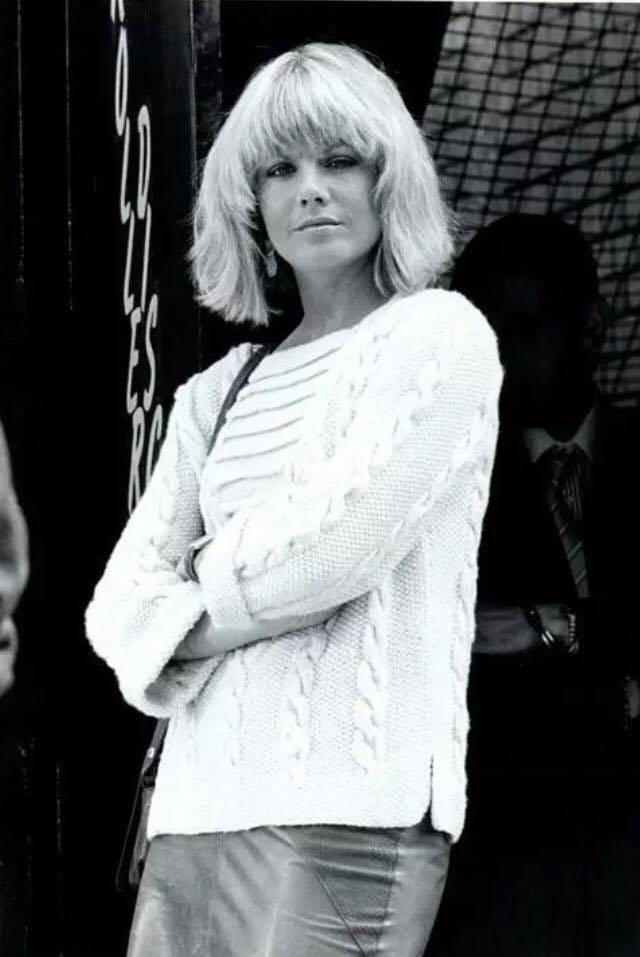 Glynis Barber