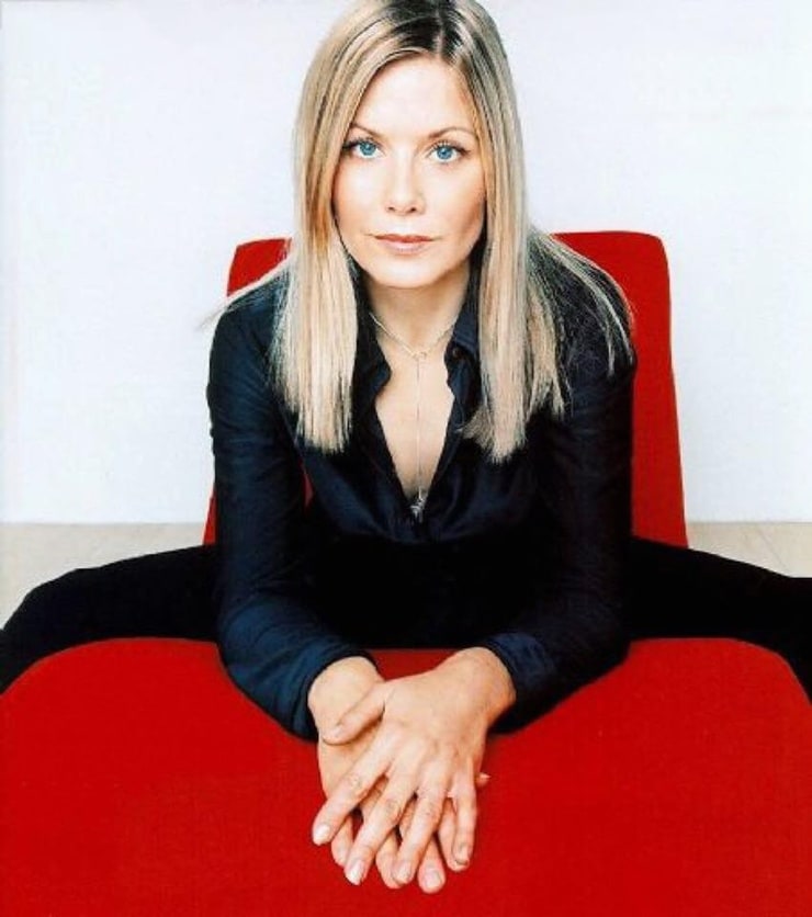 Glynis Barber
