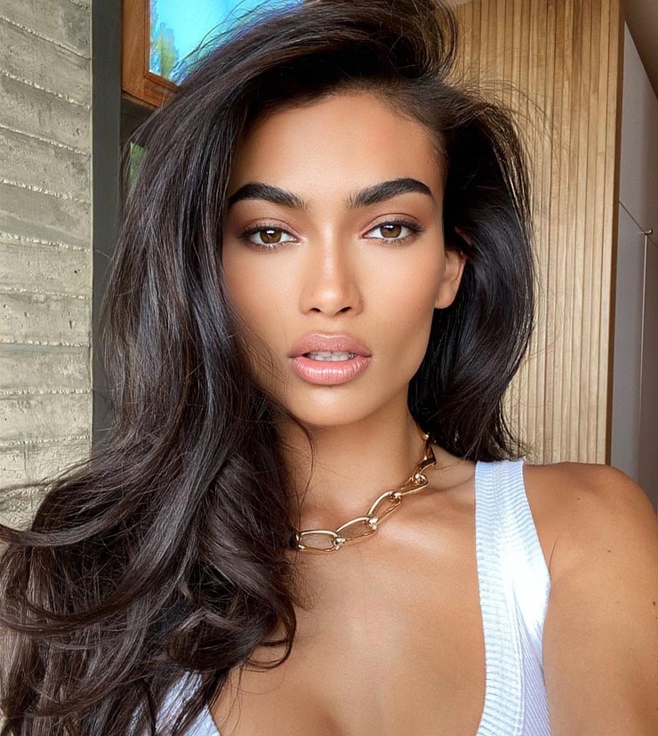 Kelly Gale image