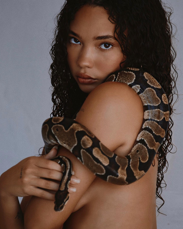 Ashley Moore (2) Ashley Moore (2)