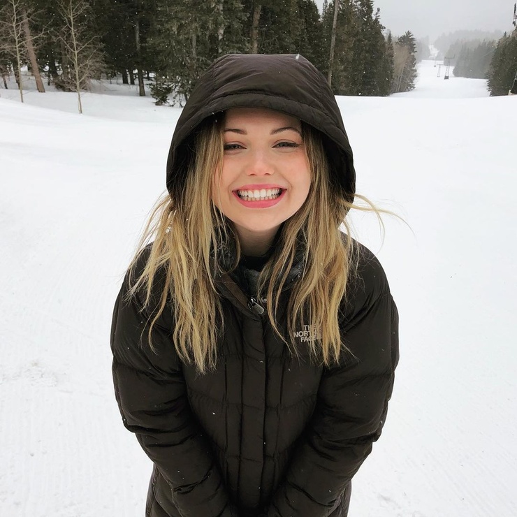 Sammi Hanratty Sammi Hanratty