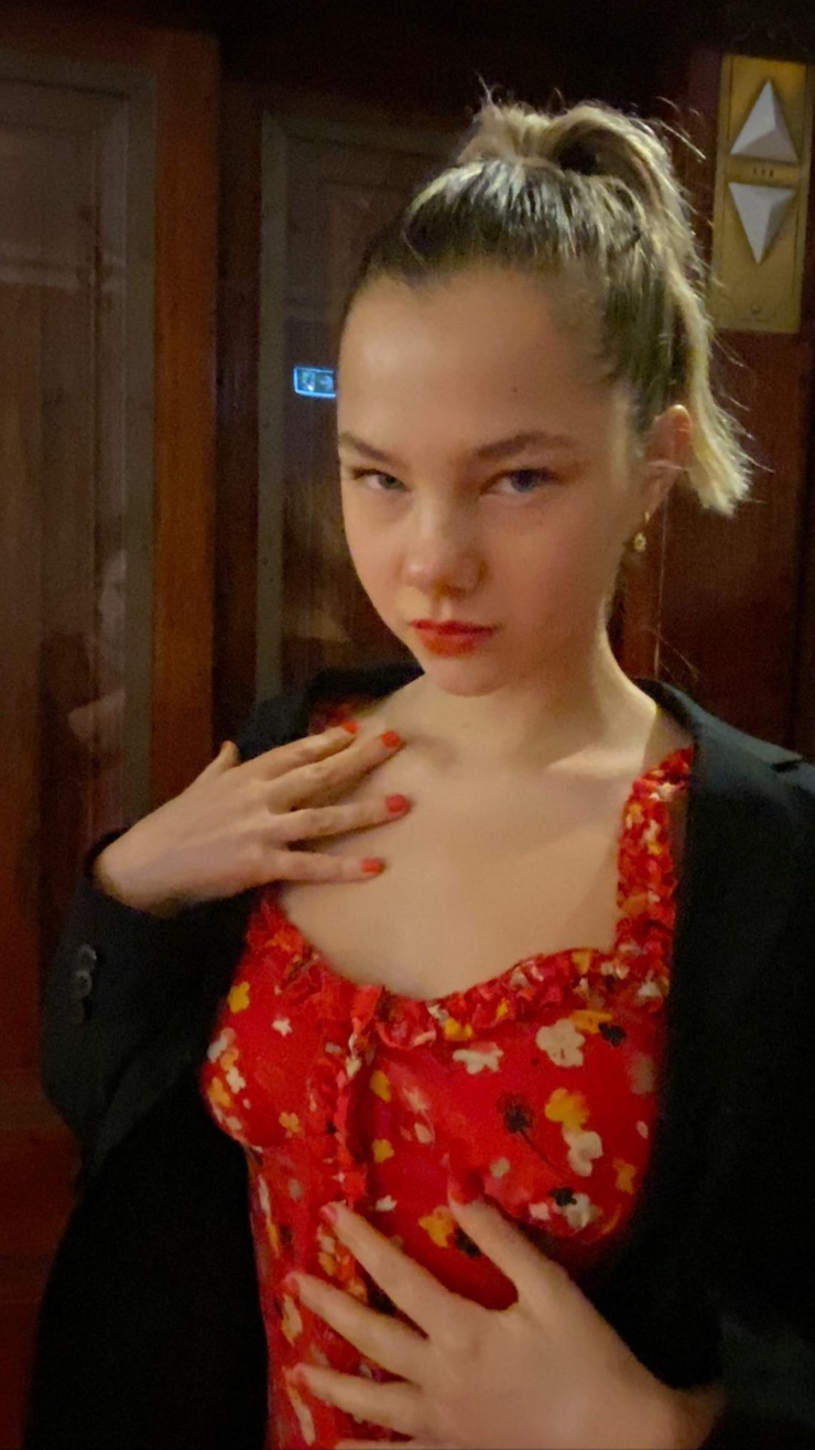 Picture of Phoebe Combes