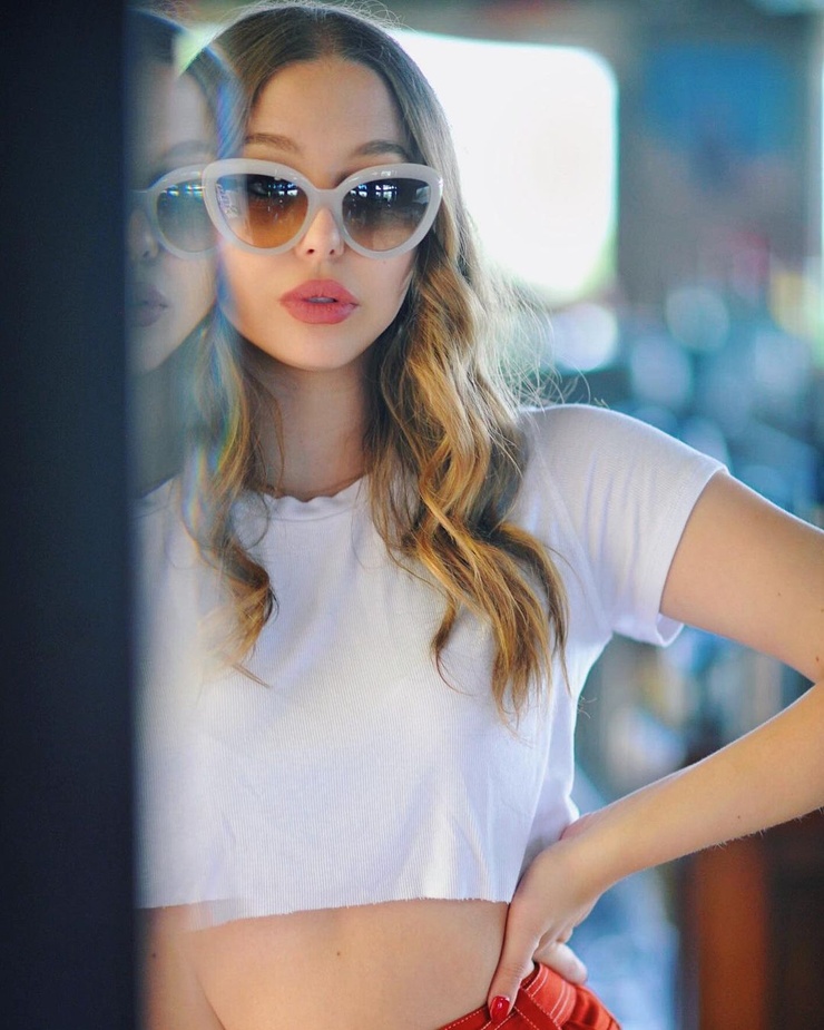 Picture of Lily Rosenthal