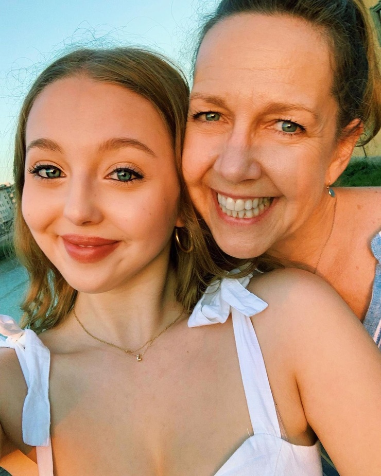 Lily Rosenthal
