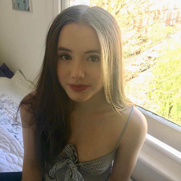 Lily Mo Sheen Lily Mo Sheen