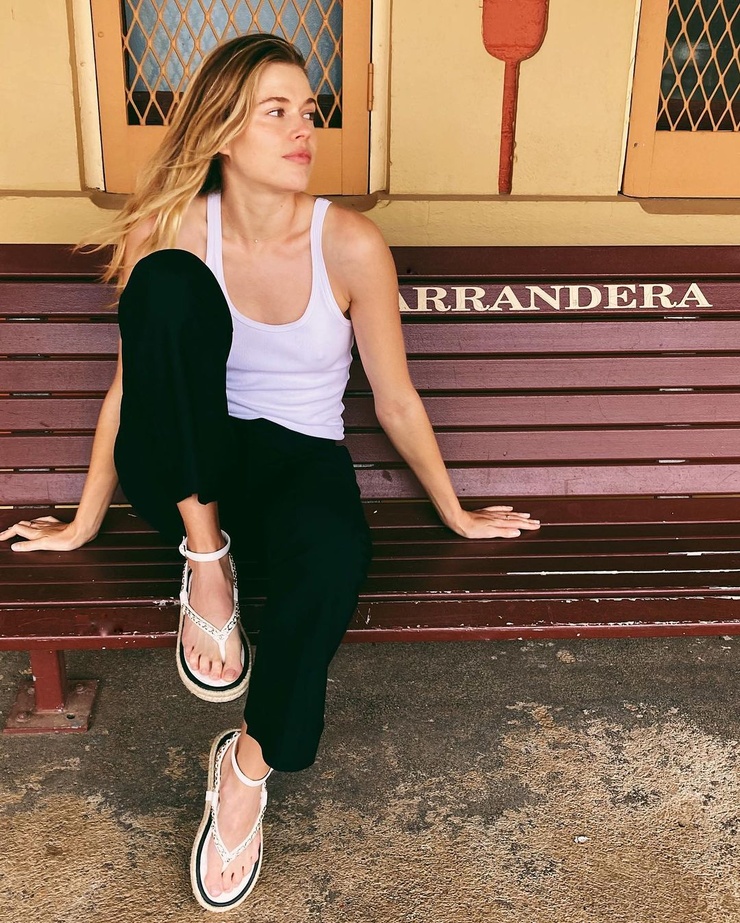 Victoria Lee Victoria Lee