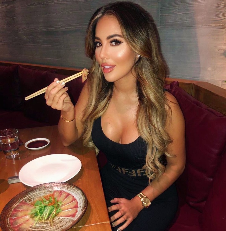 Yazmin Oukhellou