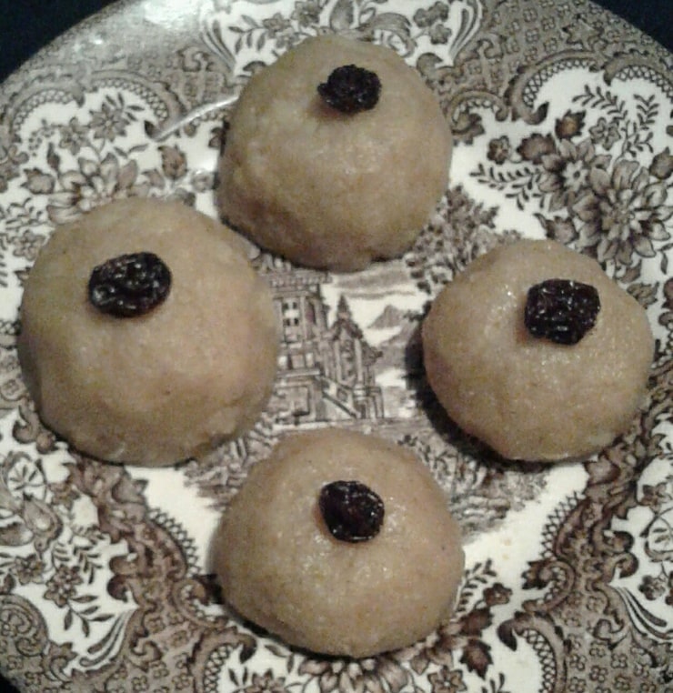 Rava Ladoos