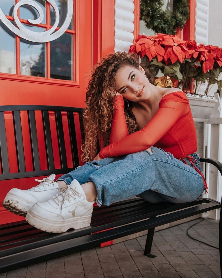 Sofie Dossi