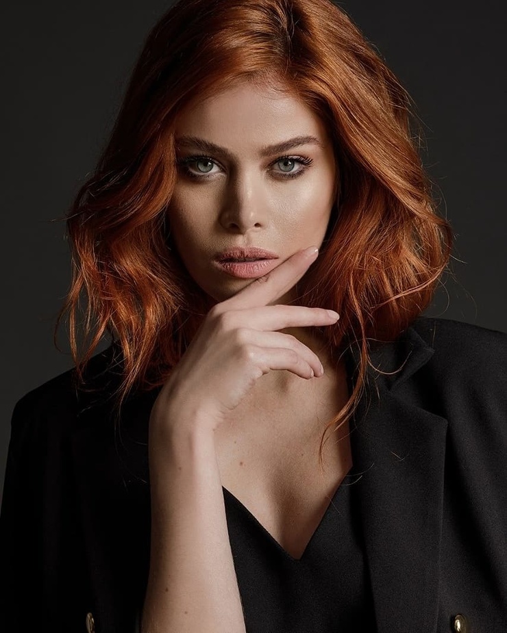 Lara Wolf Model