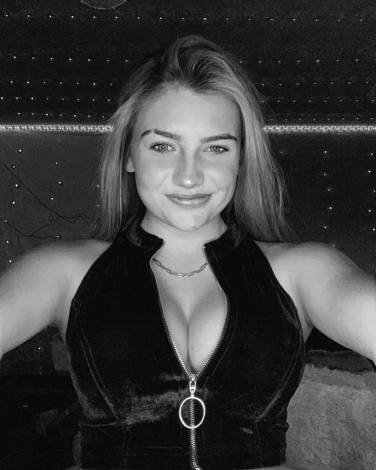 Picture of Adele Cash