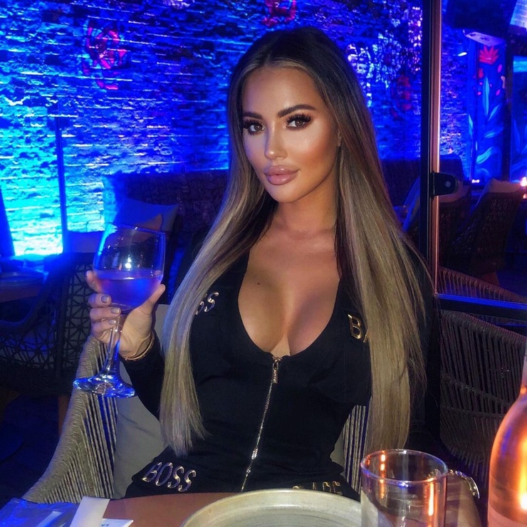 Yazmin Oukhellou