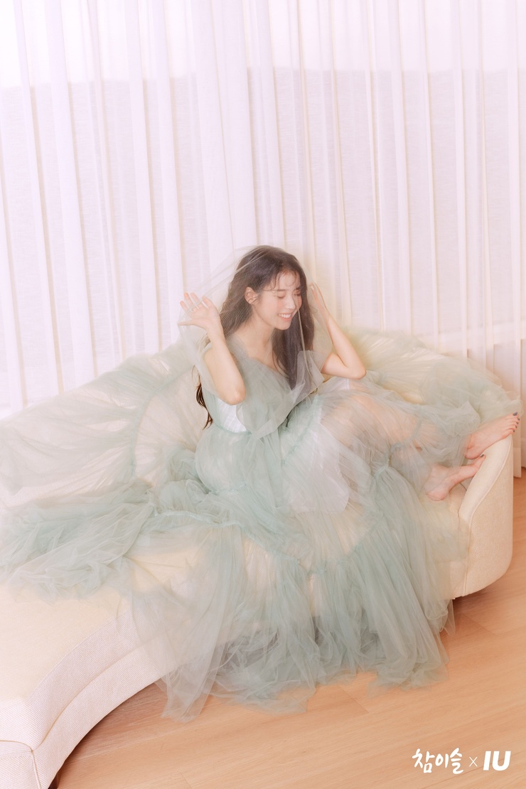 IU