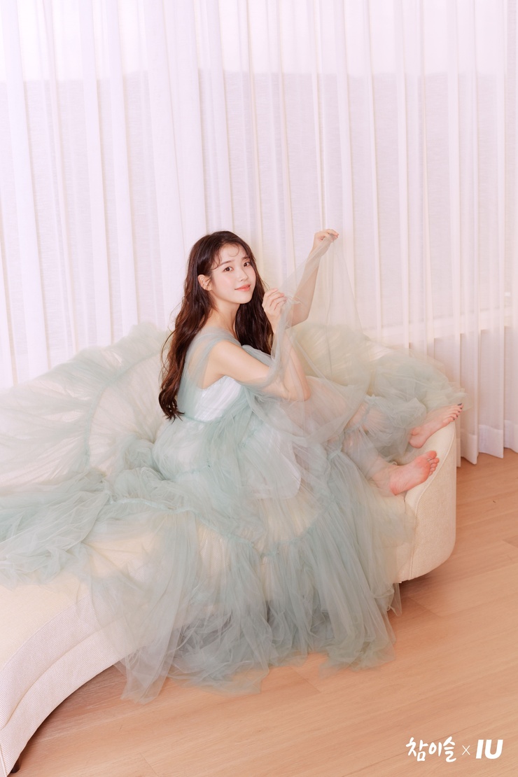 IU