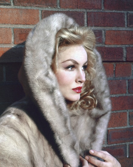 Julie newmar фото