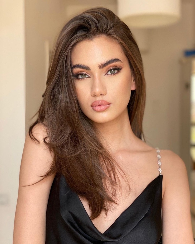 Ana Elena Balosu Ana Elena Balosu