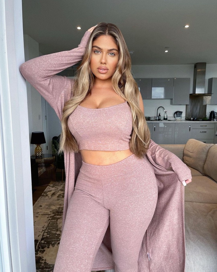 Anna Vakili