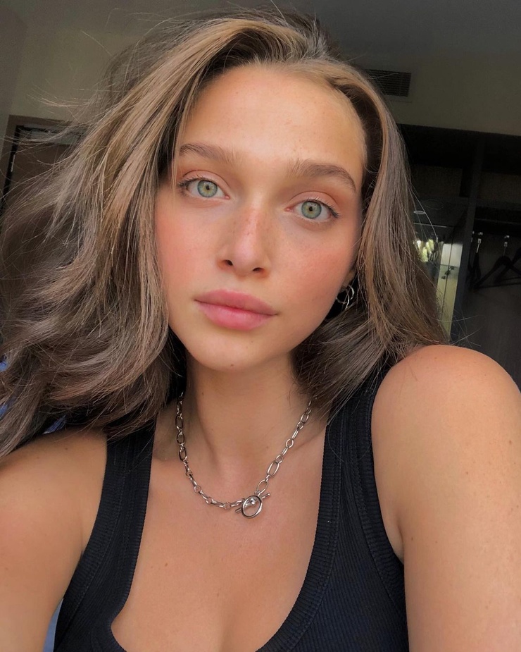 Talia Wallis Talia Wallis