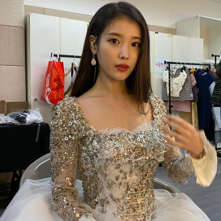 IU