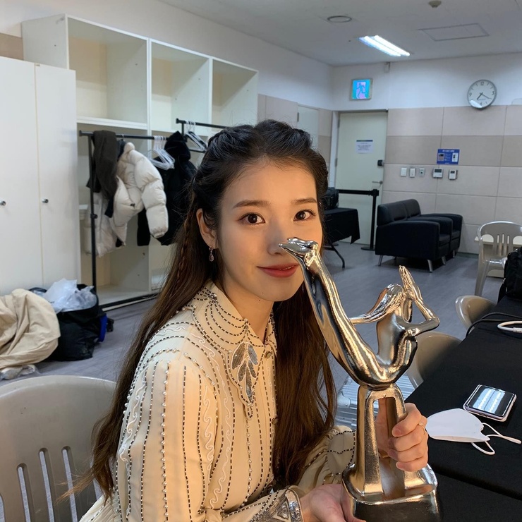 IU