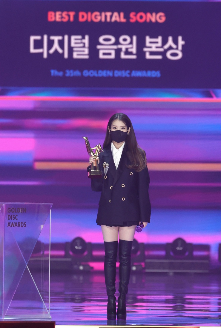 IU
