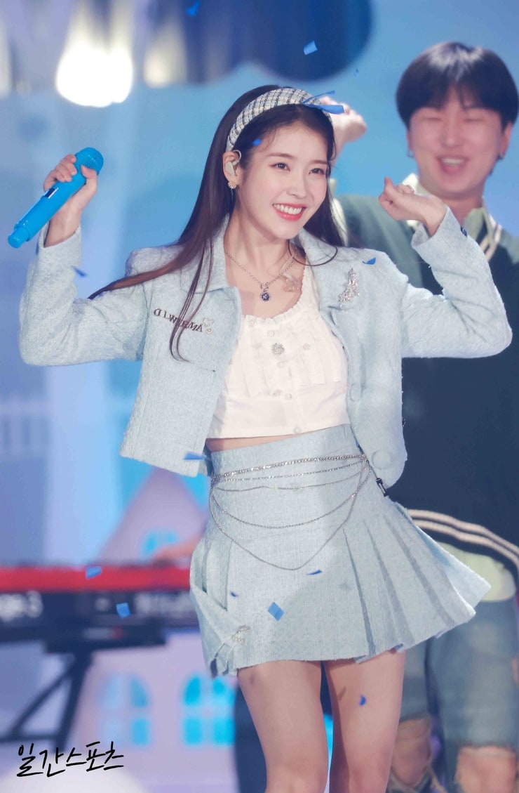 IU